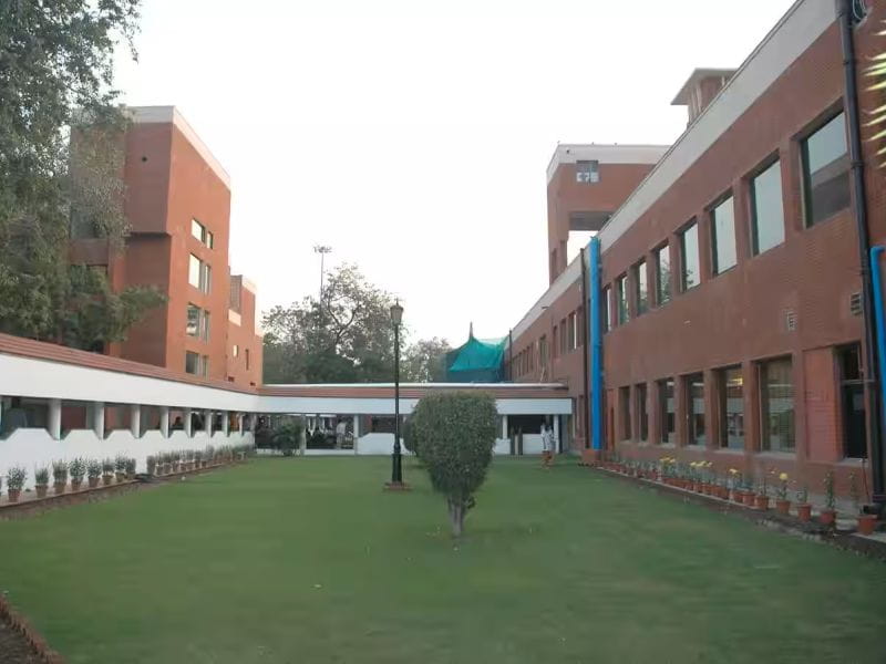 Moolchand Hospital - Best Cancer Hospital In New Delhi