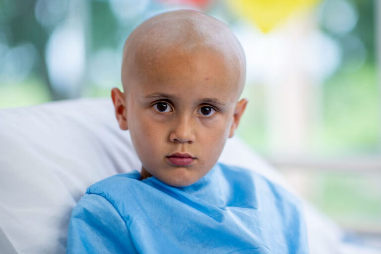 बच्चों में ब्लड कैंसर के लक्षण