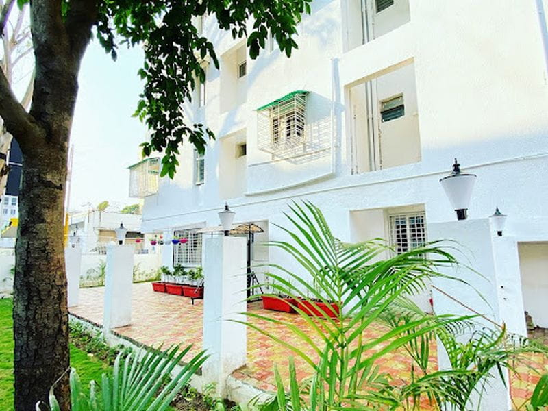 Dear Zindagi Senior Care - Vrudhashram In Vadodara
