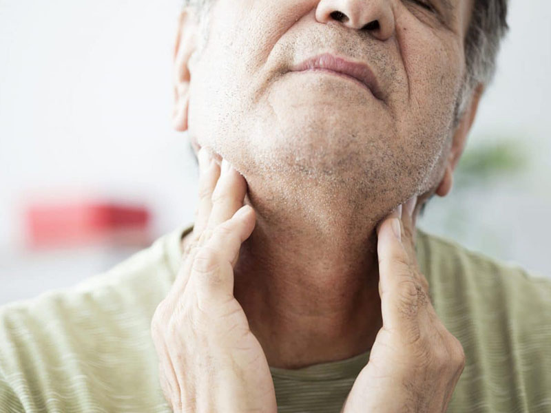 How to check for throat cancer at home