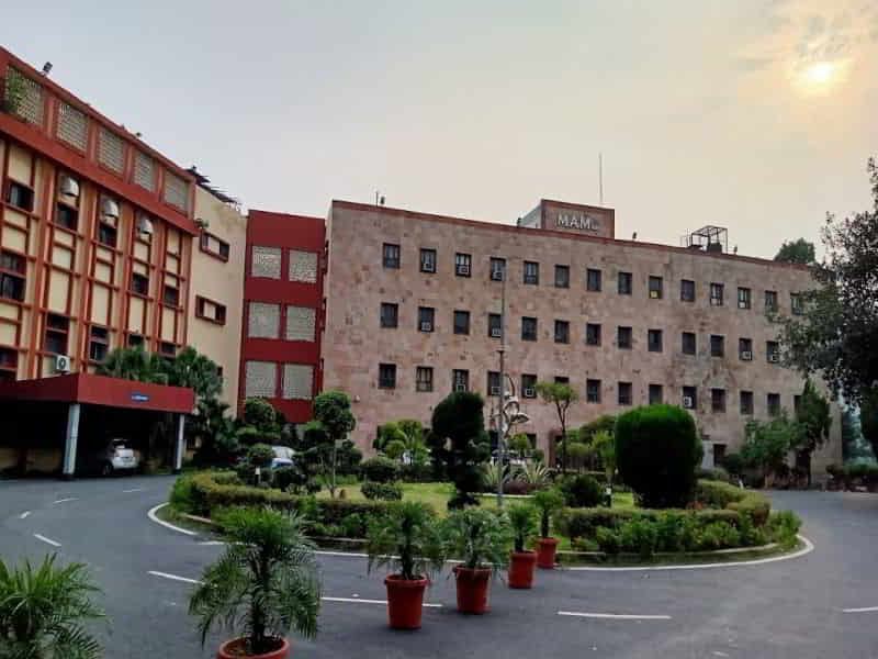 Maulana Azad Medical College and Associated Hospitals - Best Liver Government Hospital In Delhi
